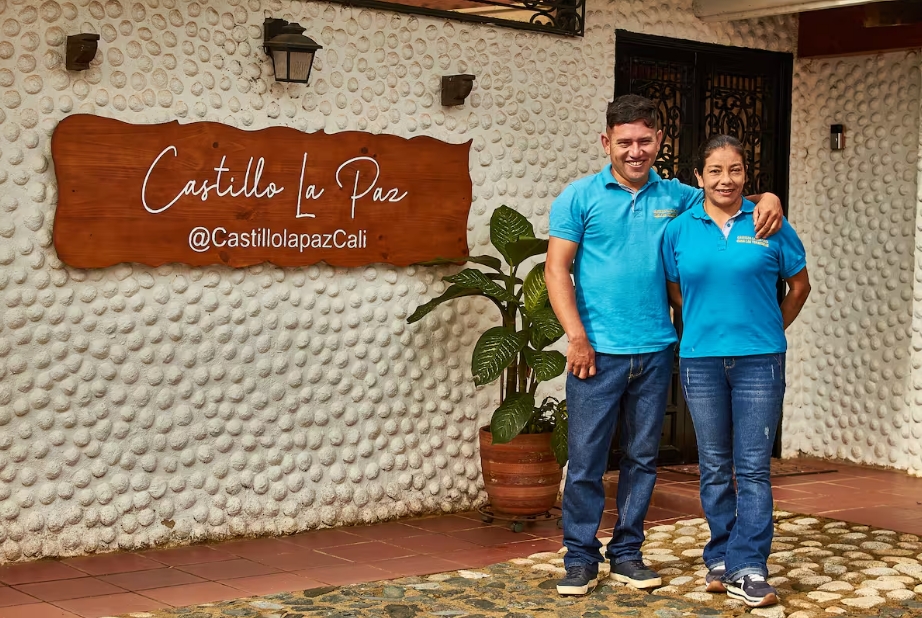 Nuestro equipo encargado de atenderte en lo que necesites cuando reservas nuestra finca en Cali colombia ubicada en la montañas de Cali