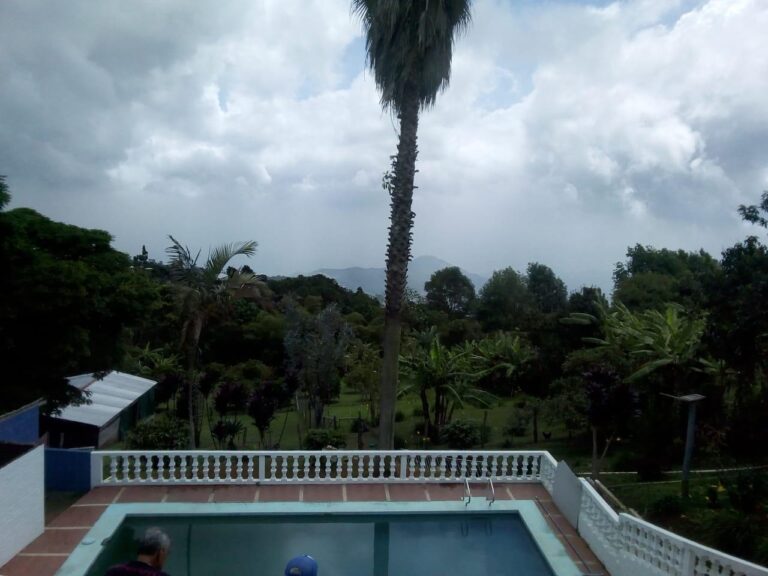Zona piscina antes de la reforma